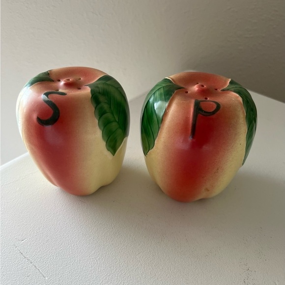 Mid-Century Large Apple Shaped Salt & Pepper Shakers Ceramic. - Picture 1 of 6